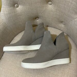 Altard state size 7 slip on wedge sneaker